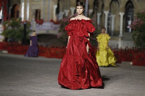 sevilla desfile dior|II Congreso Internacional en Historia, Arte y Diseño de moda.